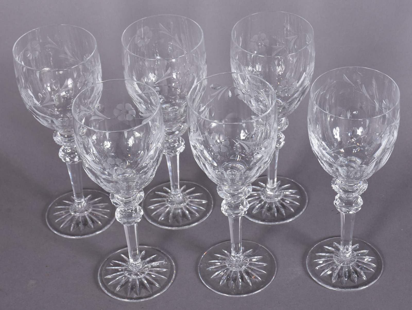 Seis taças para vinho de cristal lapidado e flores lavrados. - foto 2 de 3
