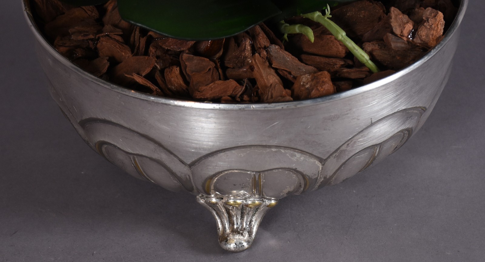 Cachepot com banho de prata com composição flor orquídeas permanentes. - foto 4 de 4