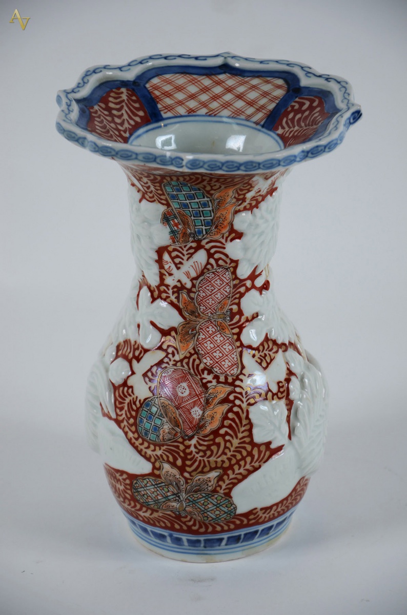 Vaso de porcelana japonesa IMARI, formato balaústre, decorado com... - foto 1 de 2