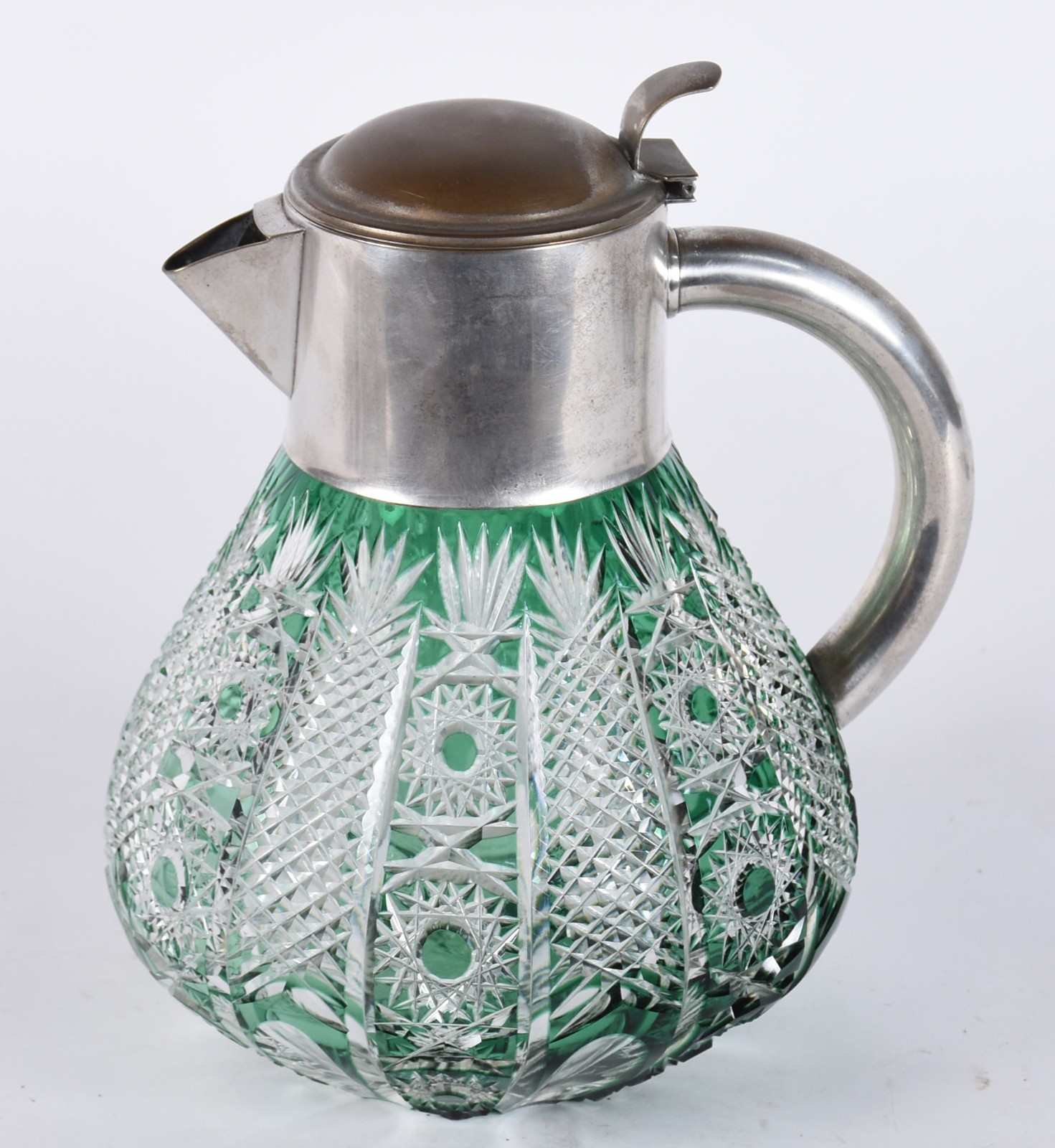 Jarra de cristal lapidado doublé verde, bocal e alça de metal. (metal... - foto 1 de 7