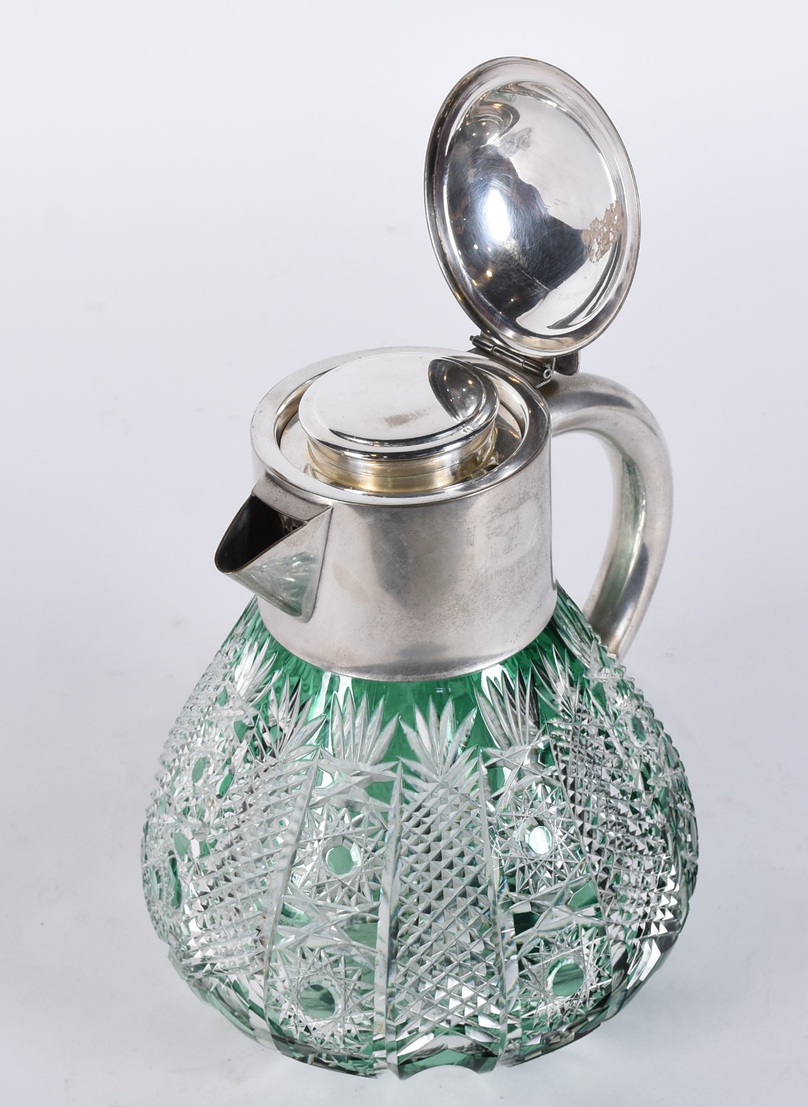 Jarra de cristal lapidado doublé verde, bocal e alça de metal. (metal... - foto 3 de 7