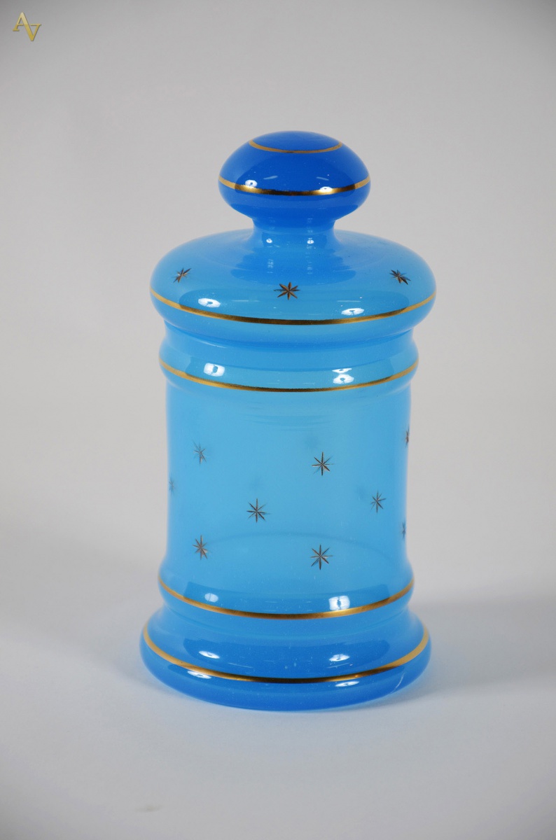 Caixa de Opalina azul, possivelmente Baccarat, formato cilíndrico...