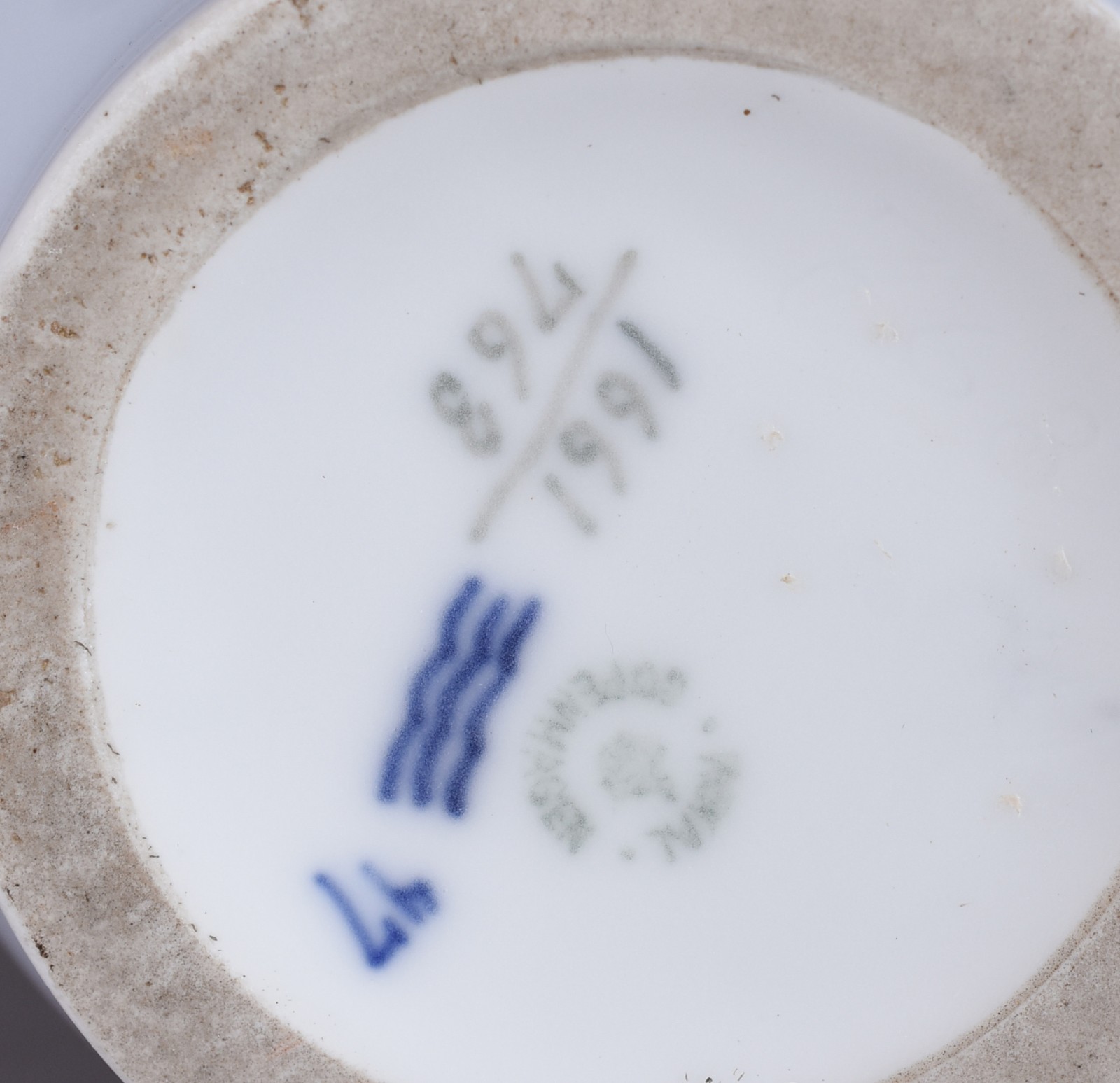 Vaso obilongo de porcelana Royal Copenhagem, fundo branco com... - foto 5 de 5