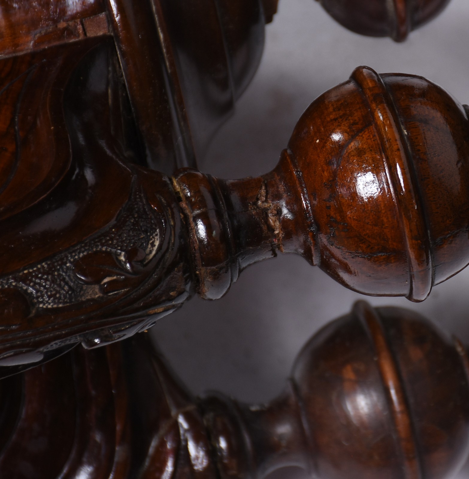 Mesa de madeira nobre estilo Biedermeier, tampo dobrável, apoio em... - foto 9 de 11