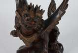 GARUDA - Escultura da indonésia rep. águia do h... - GARUDA - Escultura da indonésia rep. águia do hinduísmo, montaria do deus Vishnu; madeira com resquícios de poilicromia; base lavrada com nuvens...