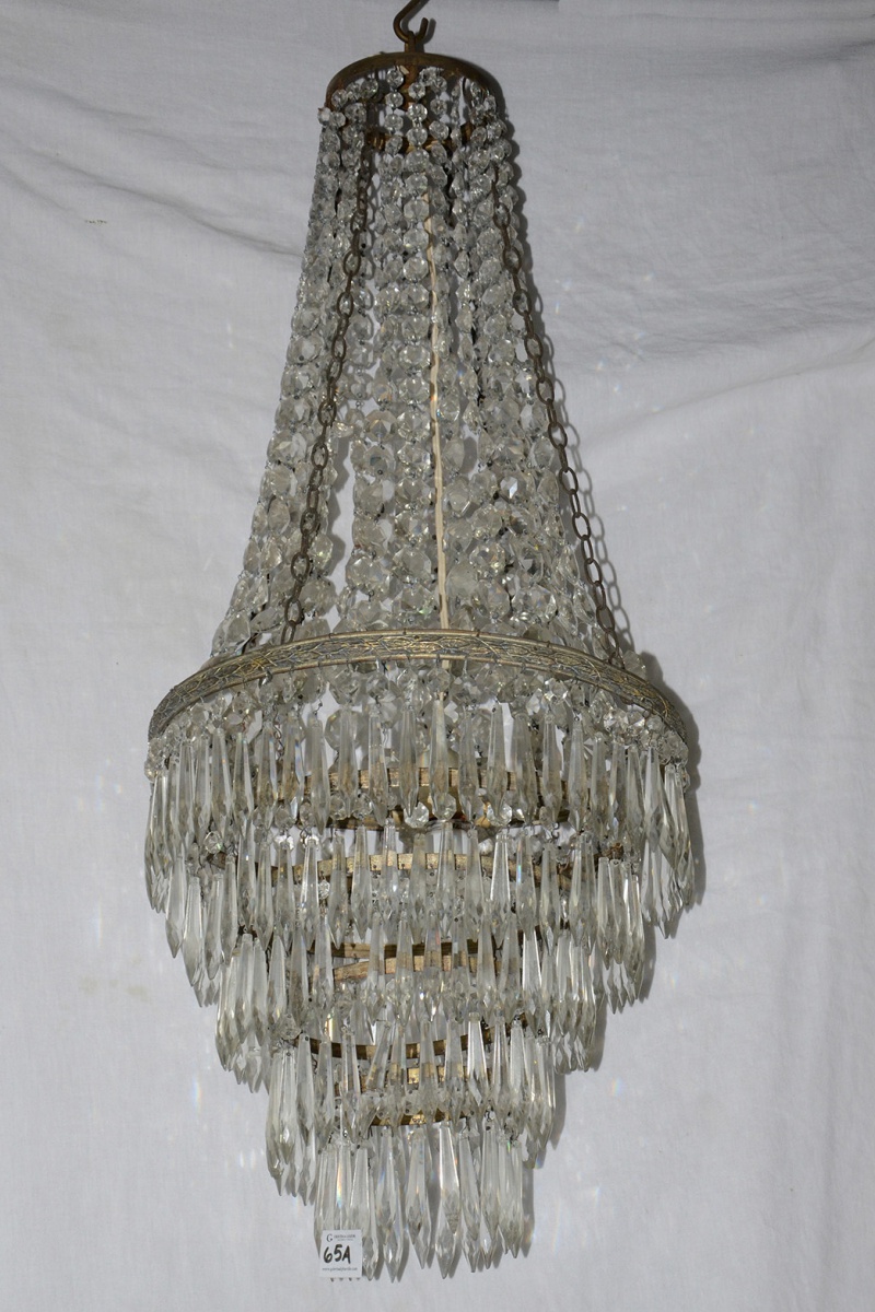 Lustre de cristal e bronze estilo Império, alt.total 86 cm.