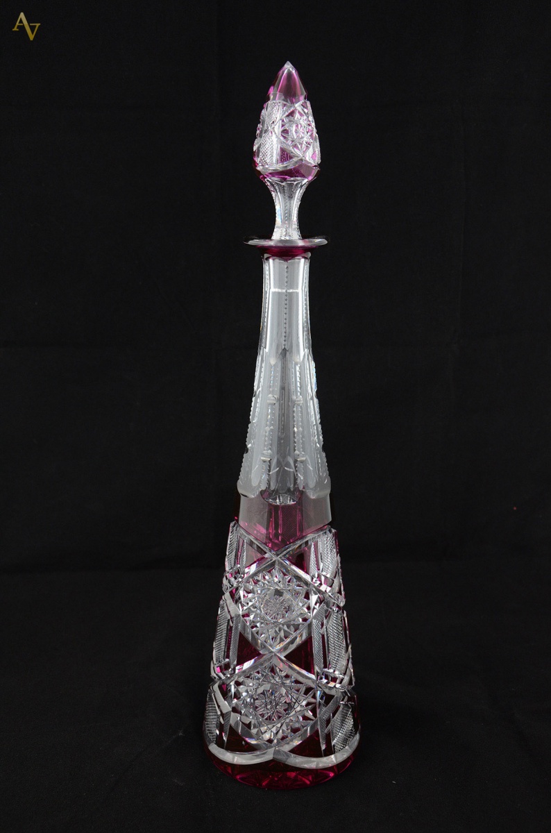 Licoreira em cristal Baccarat double rubi, feitio cônico, gargalo...