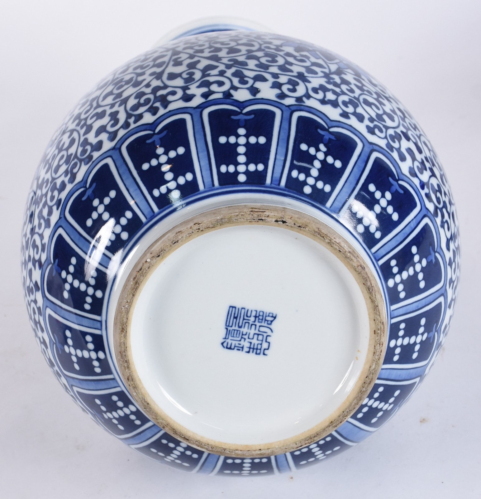 Vaso de porcelana azul e branca, restauro na borda. - foto 5 de 5
