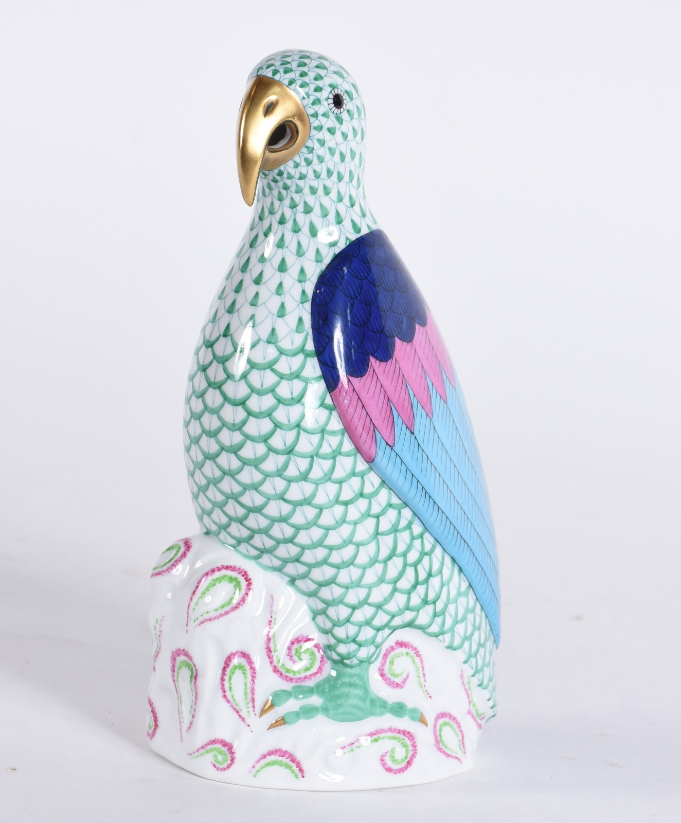 Estatueta de porcelana representando papagaio em policromia. - foto 1 de 6