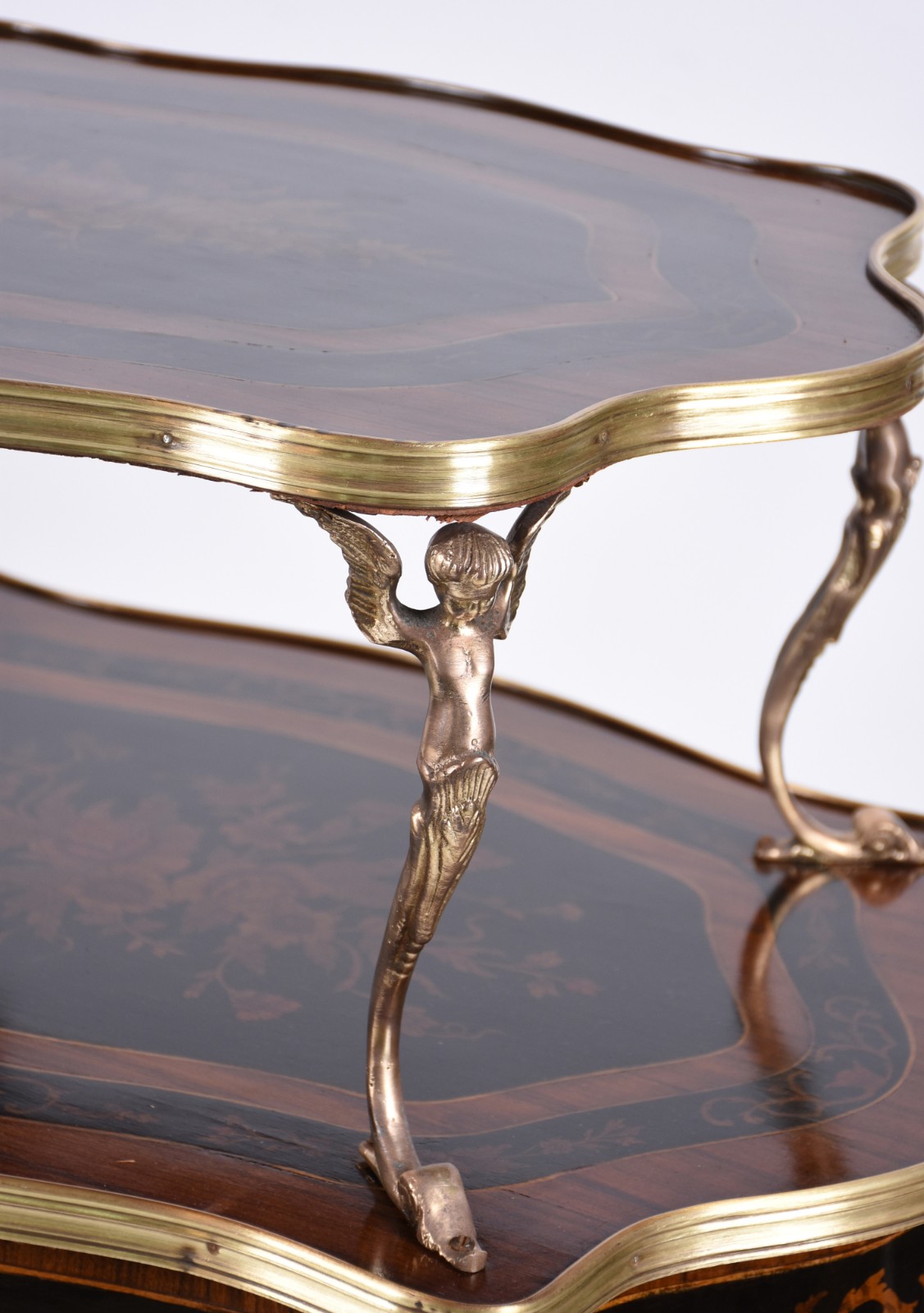 Mesa de madeira nobre estilo frances, rico trabalho em marqueterie... - foto 4 de 7