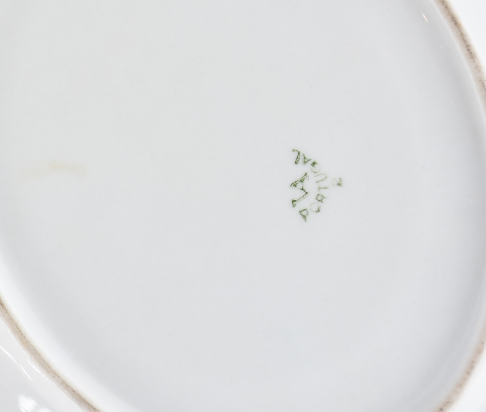 Três pequenas sopeiras de porcelana com presentoir, diversas... - foto 5 de 5