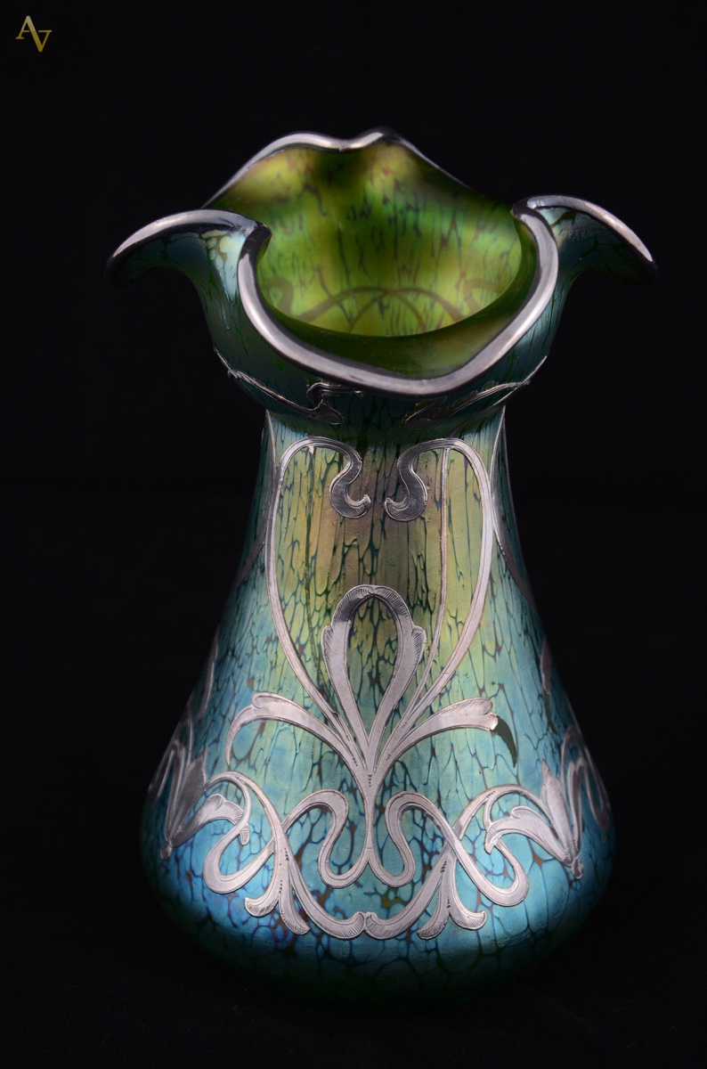 LOETZ - Vaso de vidro verde irisdicente ART NOUVEAU com aplicações em...