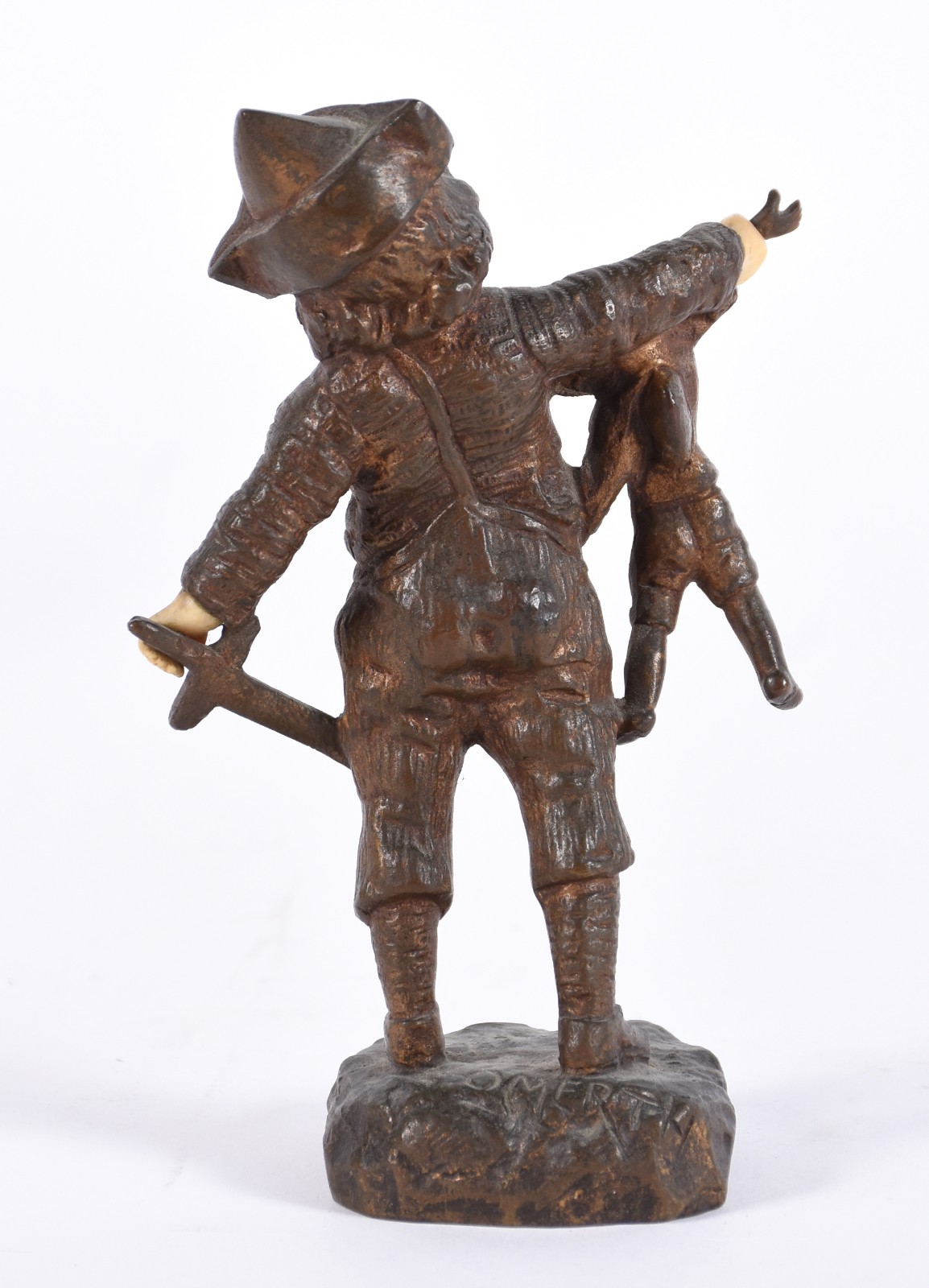 Escultura de Bronze e marfim representando menino com boneco e... - foto 3 de 5