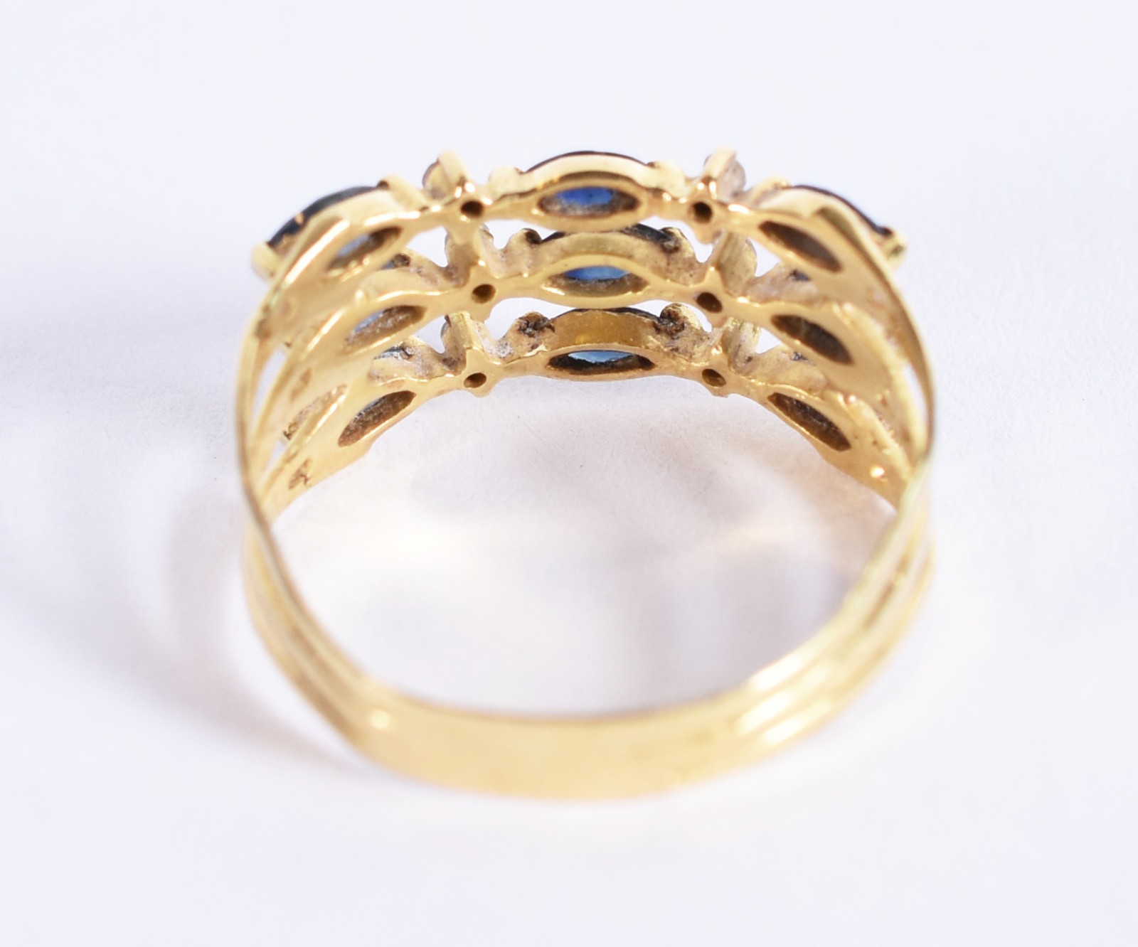 Anel de ouro 18 k com 9 safiras intercaladas com 6 brilhantes, aro 16... - foto 3 de 3