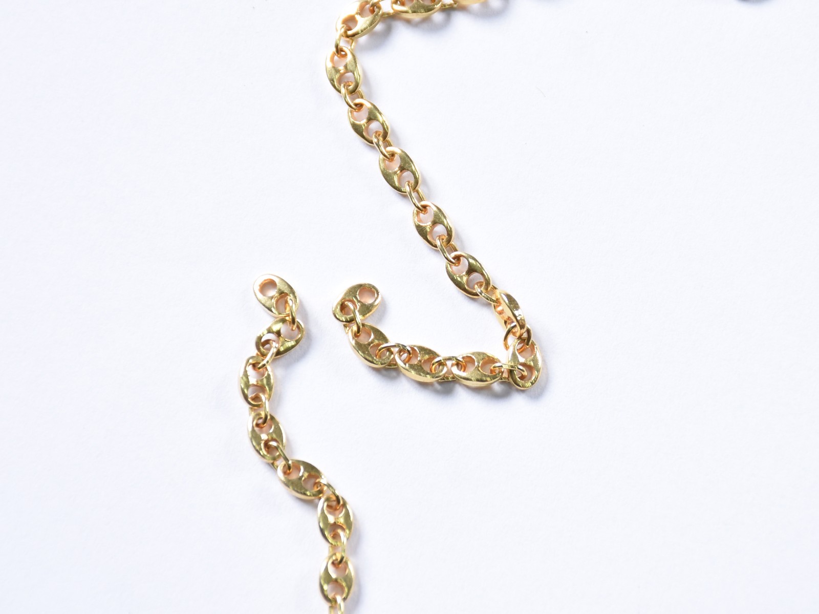 Colar de ouro 18 k, contraste 750 feitio "Gucci", um dos elos soltos... - foto 3 de 6