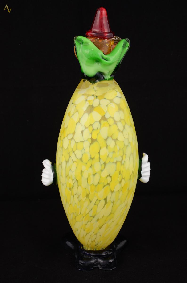 Estatueta em murano rep. Palhaço na cor Amarela. Alt. 34 cm - foto 2 de 2