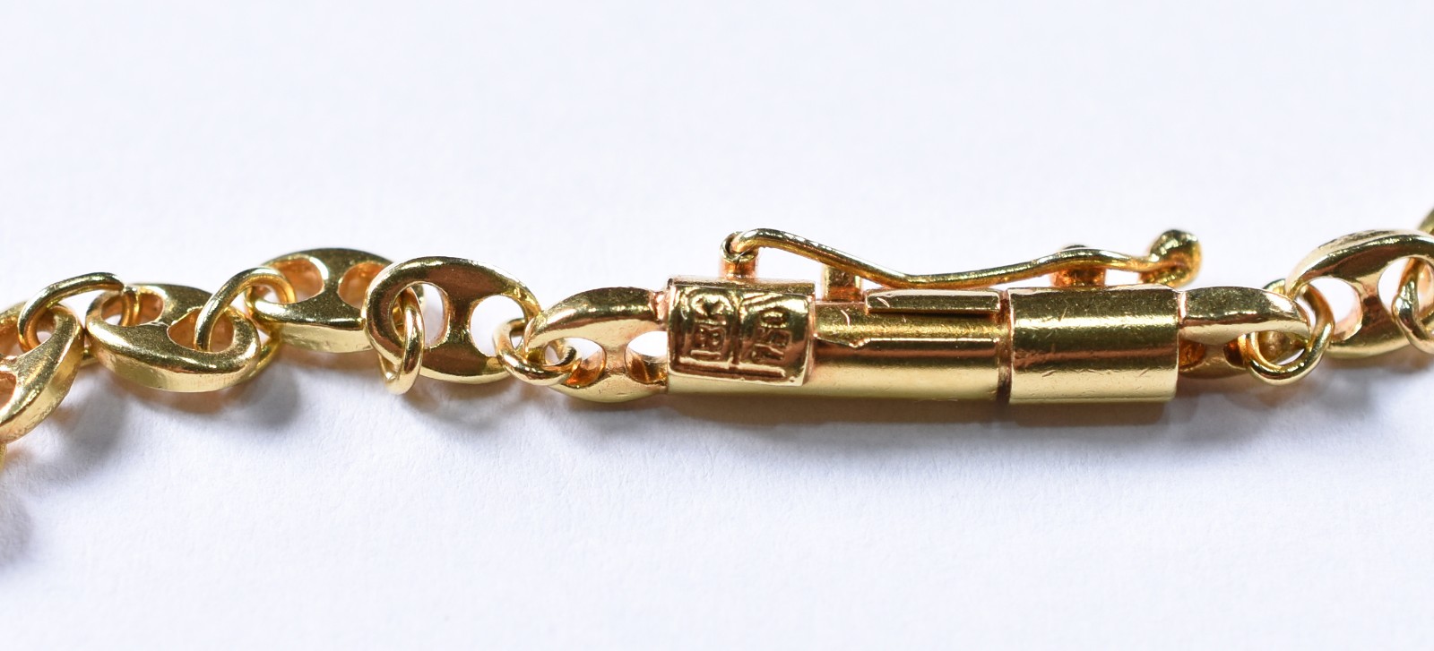Colar de ouro 18 k, contraste 750 feitio "Gucci", um dos elos soltos... - foto 4 de 6