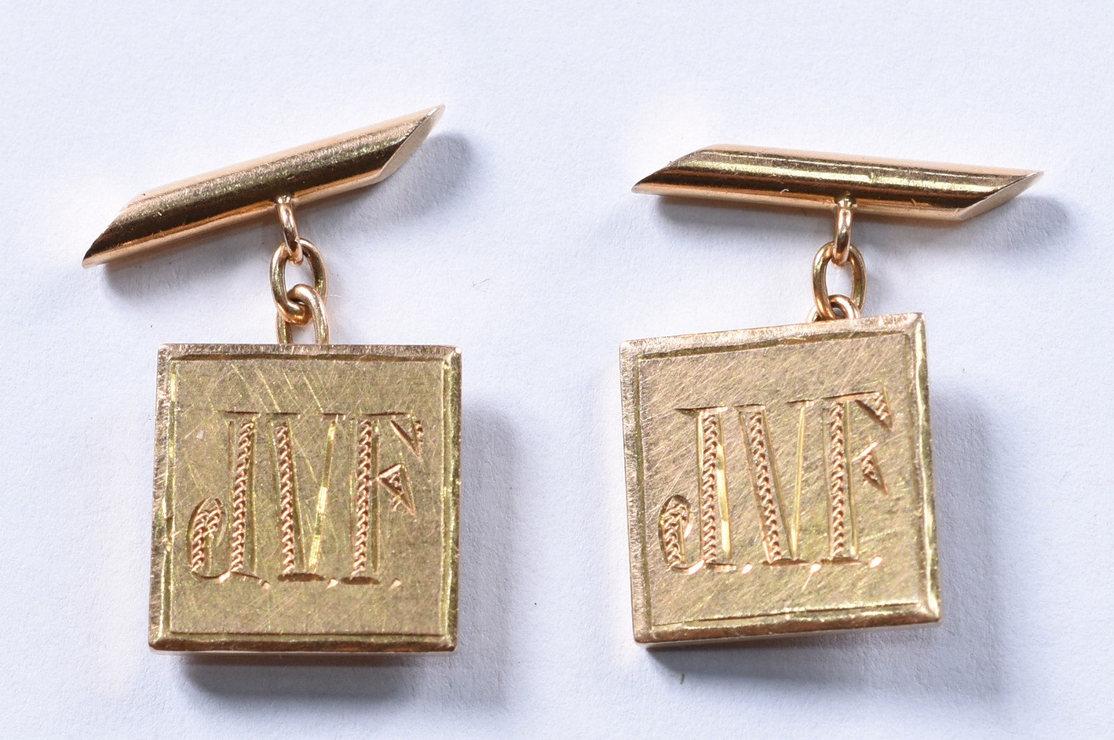 Par de abotoaduras de ouro baixo com monogramas (Por motivos de... - foto 1 de 2