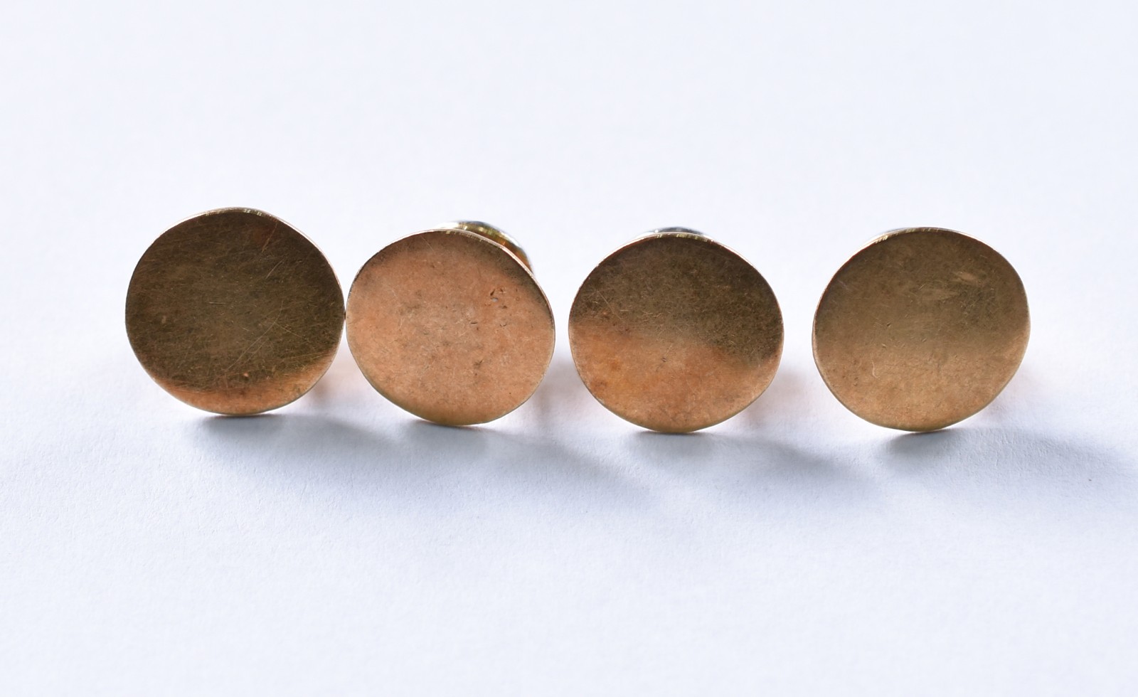 Quatro botões de ouro 18 k com brilhante (Por motivos de segurança a... - foto 3 de 3