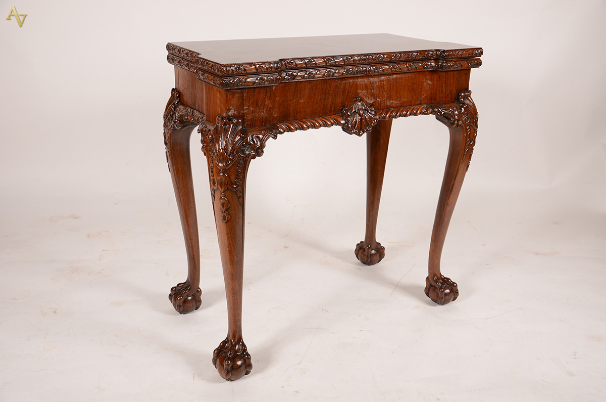 Mesa de jogo inglesa, de rádica no estilo Queen Ann, dobrável... - foto 1 de 2