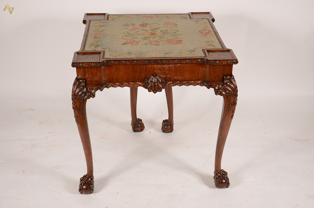 Mesa de jogo inglesa, de rádica no estilo Queen Ann, dobrável... - foto 2 de 2