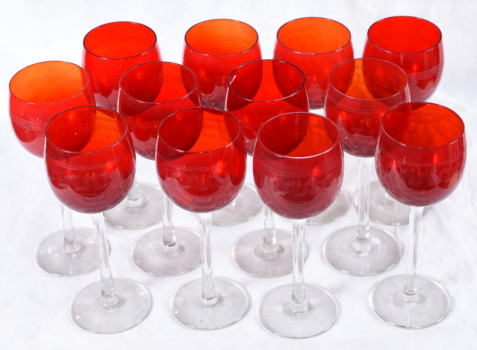 Doze cálices de pé alto para vinho de cristal Saint Louis na cor... - foto 2 de 4