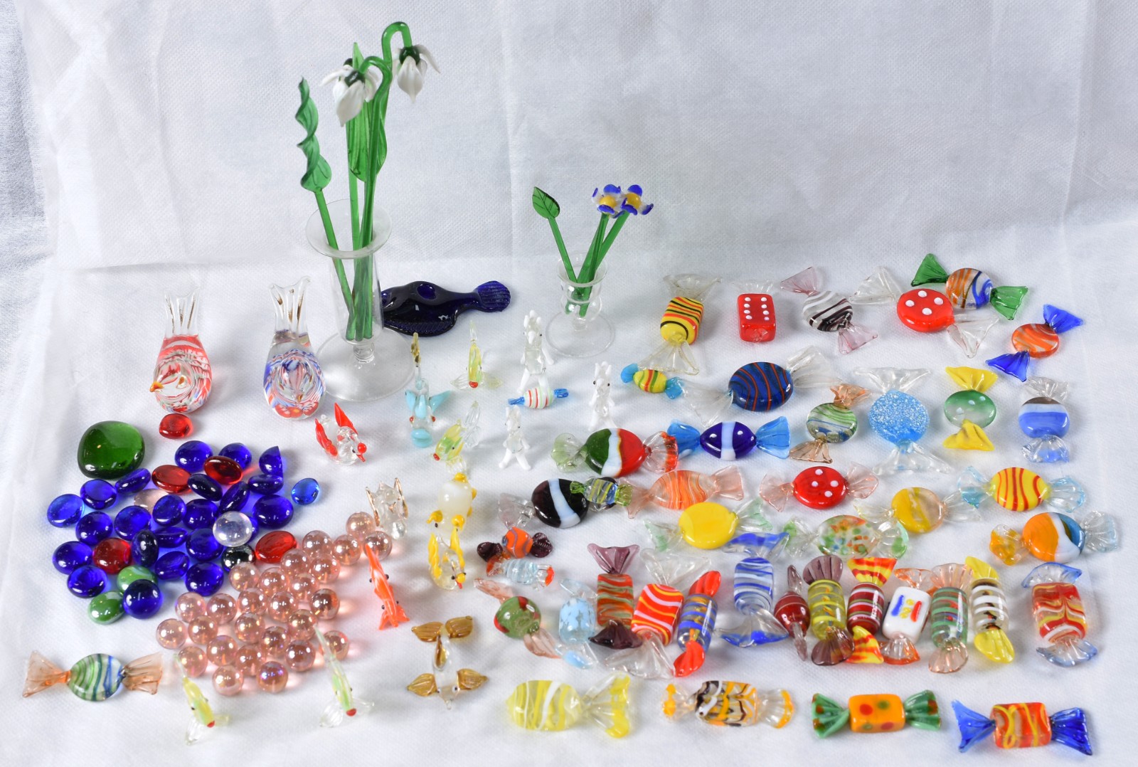 Lote com 63 peças miniaturas de murano diversas. - foto 1 de 6