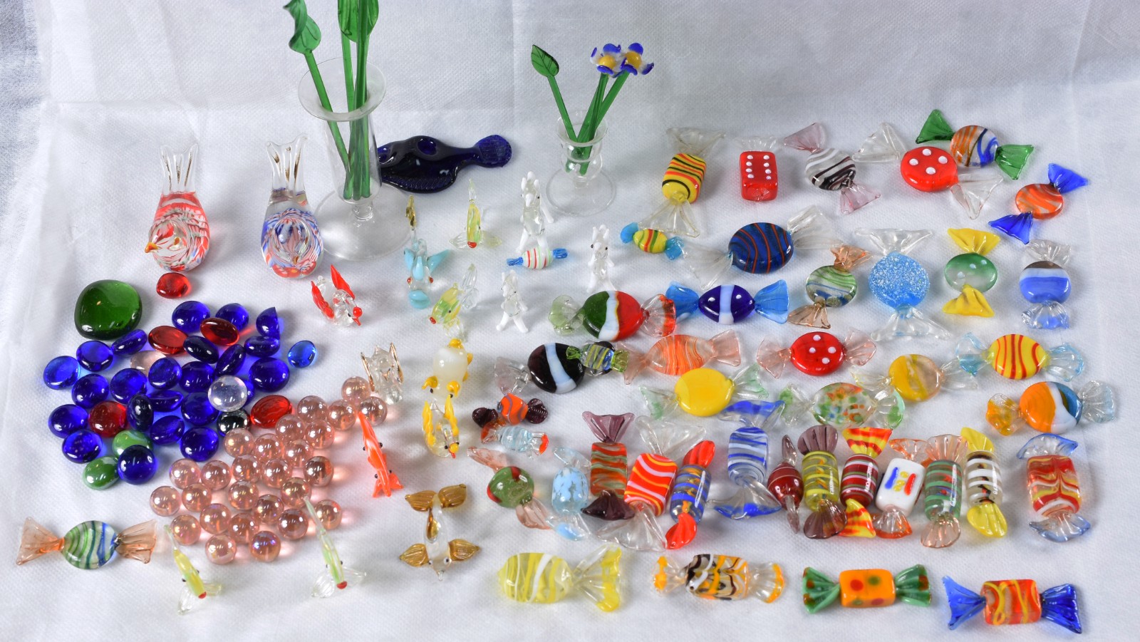 Lote com 63 peças miniaturas de murano diversas. - foto 3 de 6