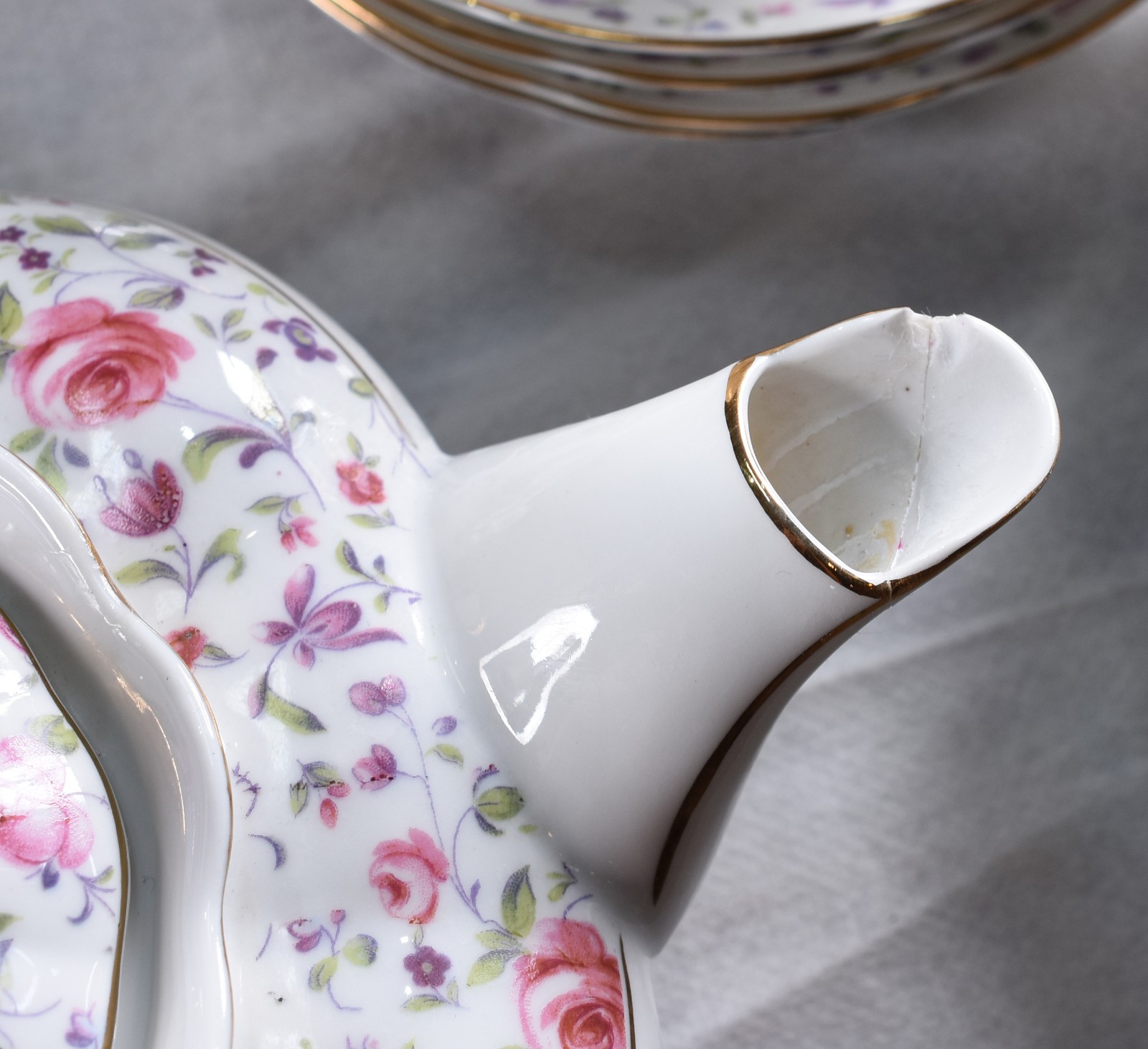 Serviço de chá de porcelana portuguesa COIMBRA, na cor branca com... - foto 3 de 5