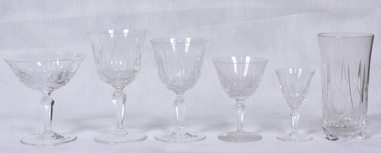 Serviço de cristal Rosenthal lapidado composto de: 10 taças para... - foto 2 de 5