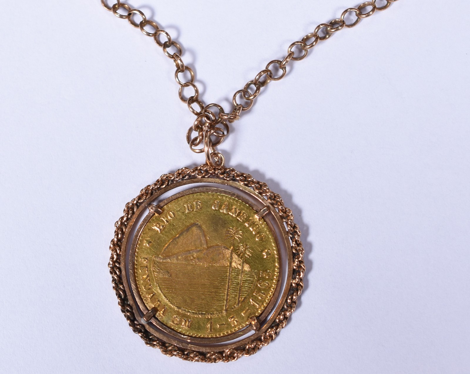 Cordão com corrente de ouro baixo e medalha comemorativa do quarto... - foto 1 de 5