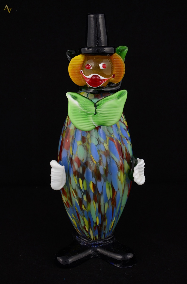 Estatueta em murano rep. Palhaço na cor verde mesclado. Alt. 30 cm - foto 1 de 2