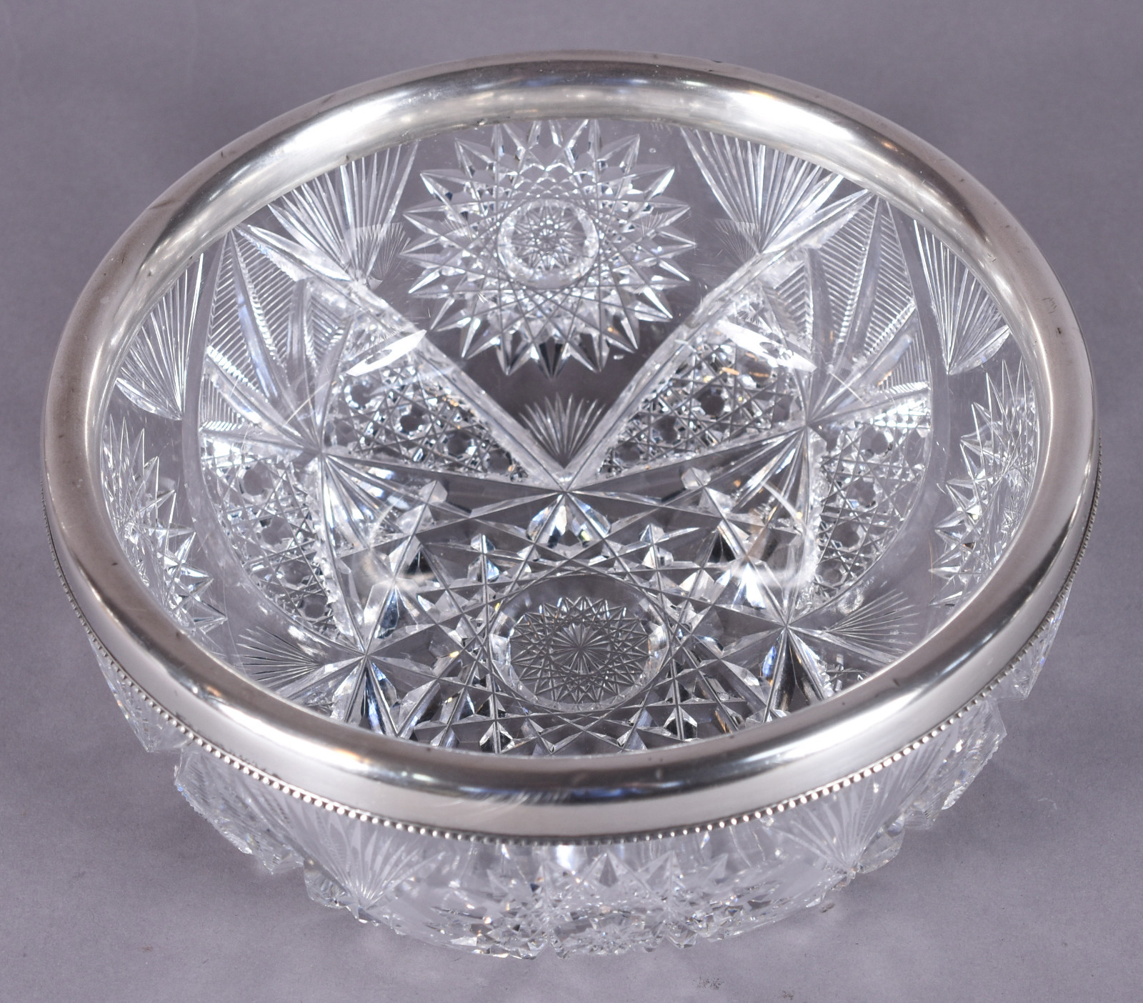 Bowl de cristal europeu lapidado a mão, borda de prata Sterling... - foto 2 de 6