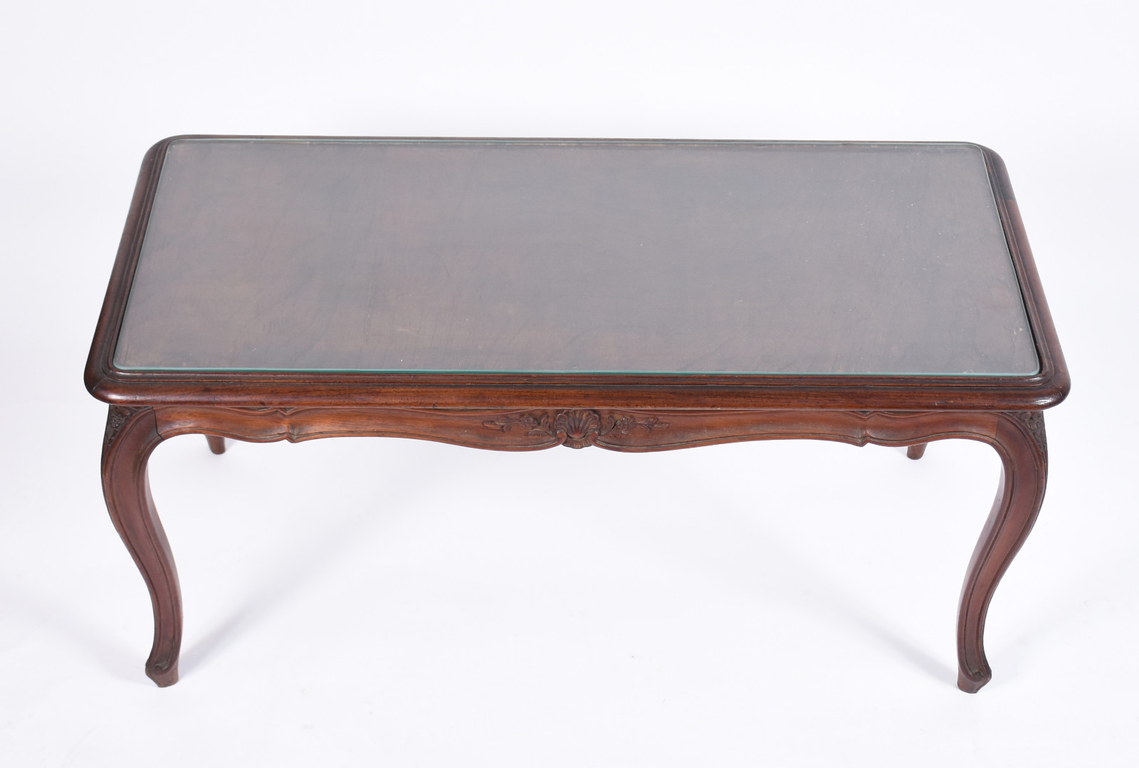 Mesa de centro de madeira nobre estilo Luis XV, saia recortada com... - foto 2 de 7