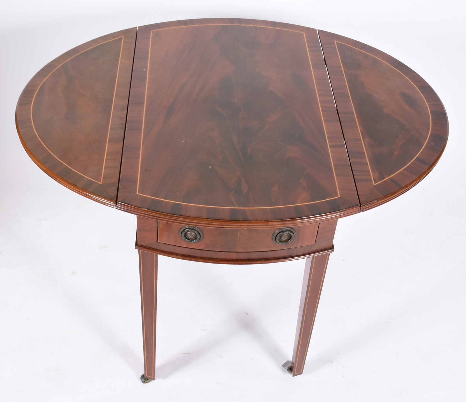 Mesa de madeira nobre estilo ingles, tampo filetado com abas... - foto 3 de 8