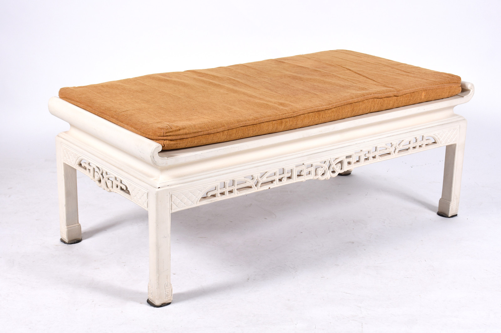 Mesa/banqueta de madeira patinada estilo oriental, saia com vazados... - foto 1 de 5