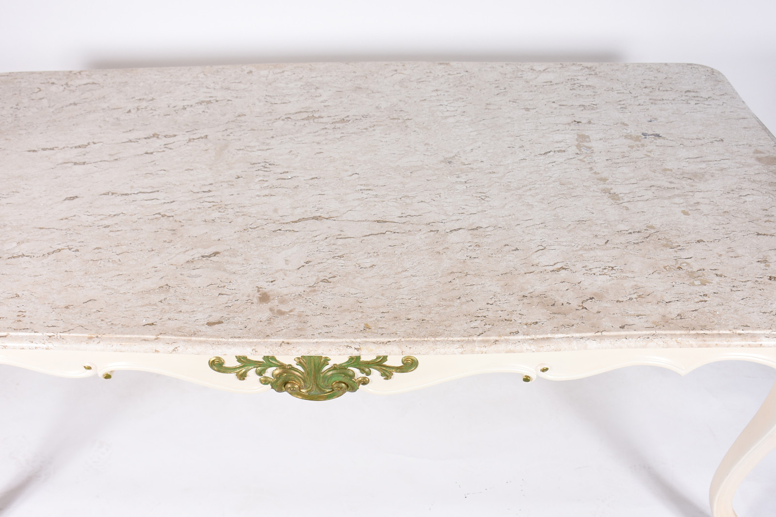 Mesa de jantar de madeira nobre patinada de branco com realces... - foto 3 de 6
