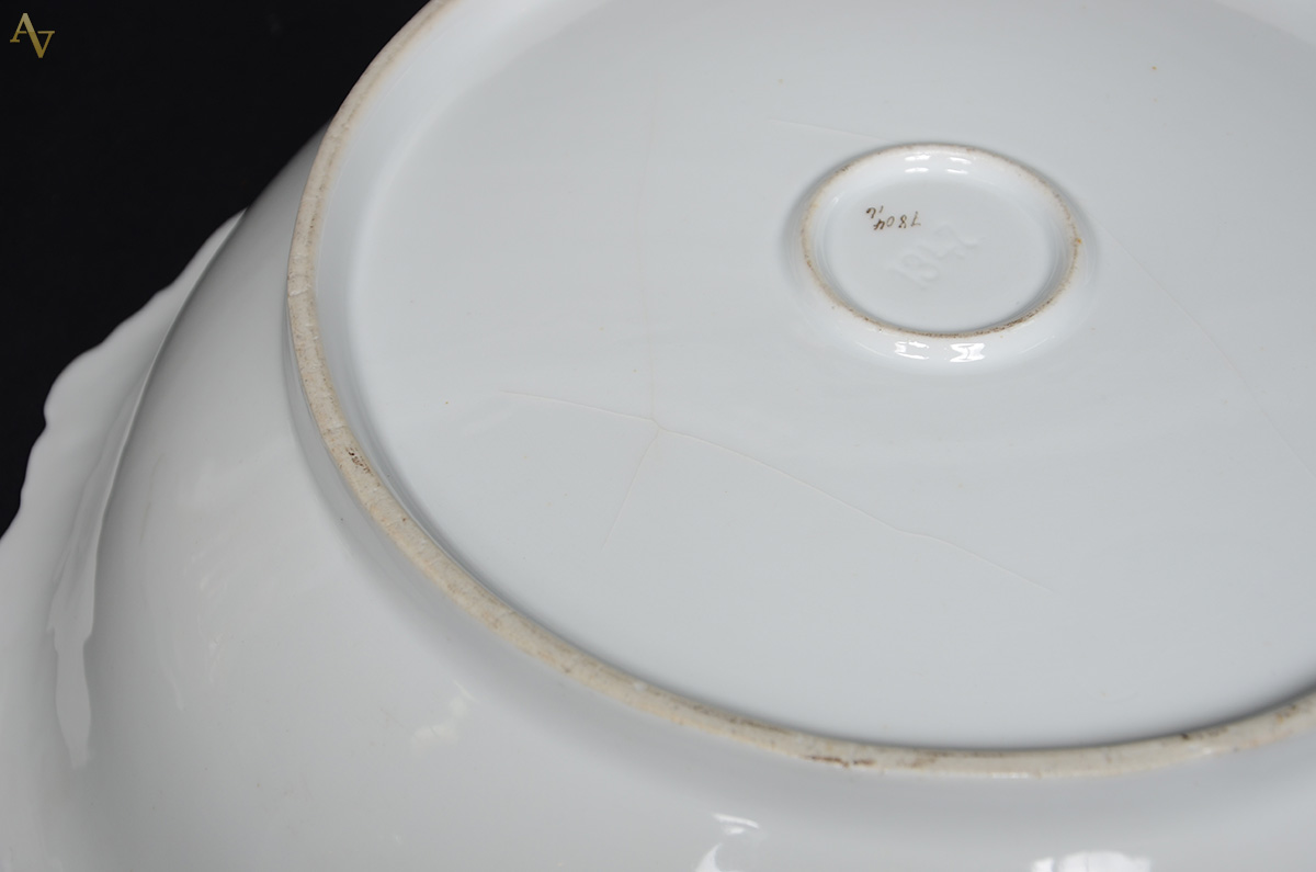 Duas peças, sendo jarra de porcelana francesa Limoges (altura 35 cm... - foto 3 de 3