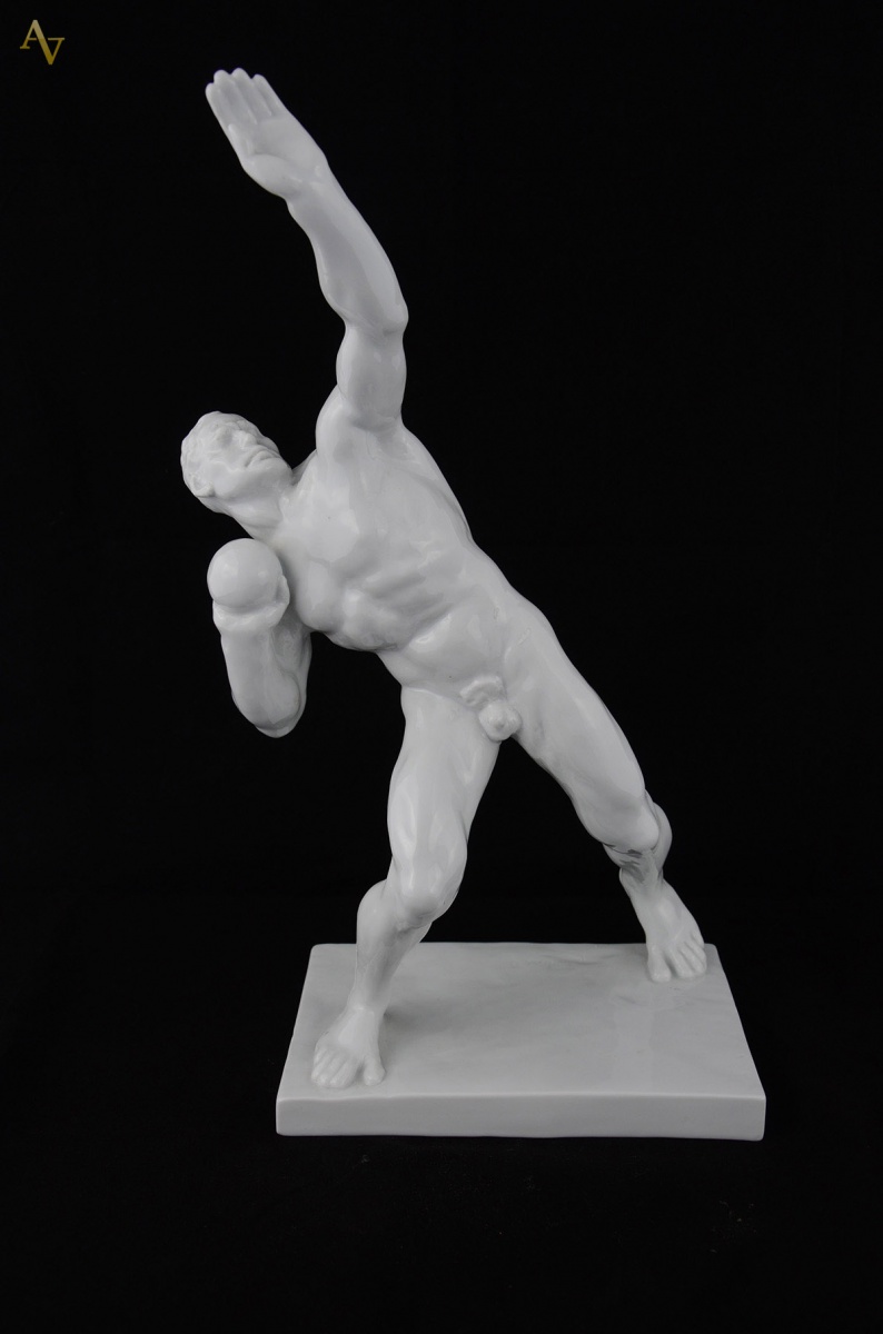 "Lançador de peso" de porcelana branca húngara HEREND... - foto 1 de 3