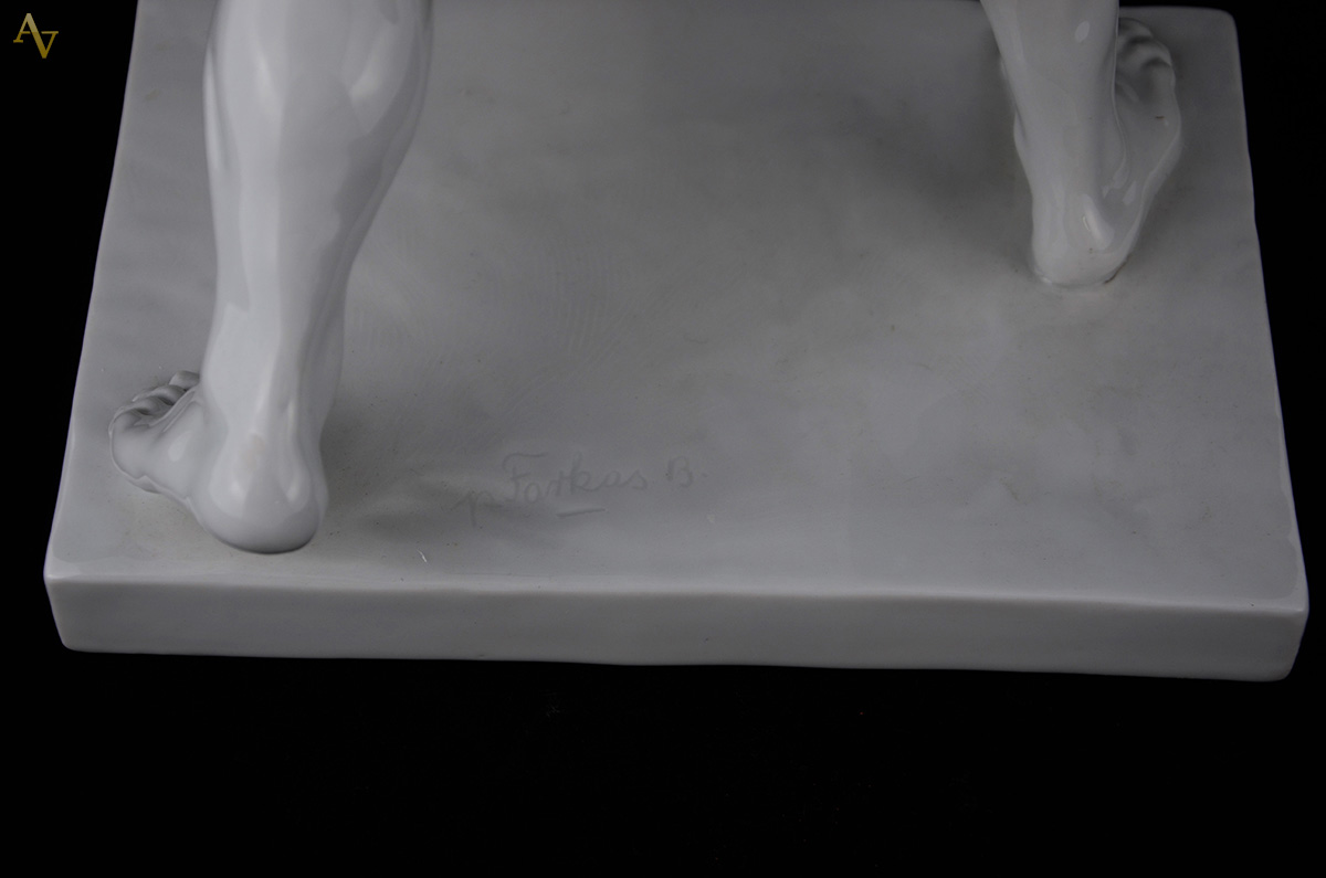 "Lançador de peso" de porcelana branca húngara HEREND... - foto 3 de 3