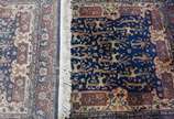 Tapete Kashan decorado com figuras de animais. - Tapete Kashan decorado com figuras de animais.