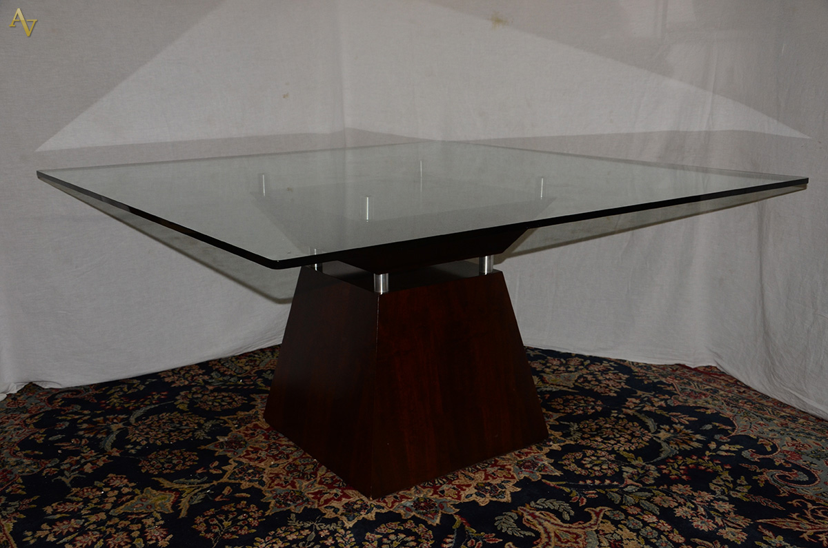 Mesa de jantar com tampo de vidro medindo 1,50 x 1,50 m. Acompanham 8... - foto 2 de 2