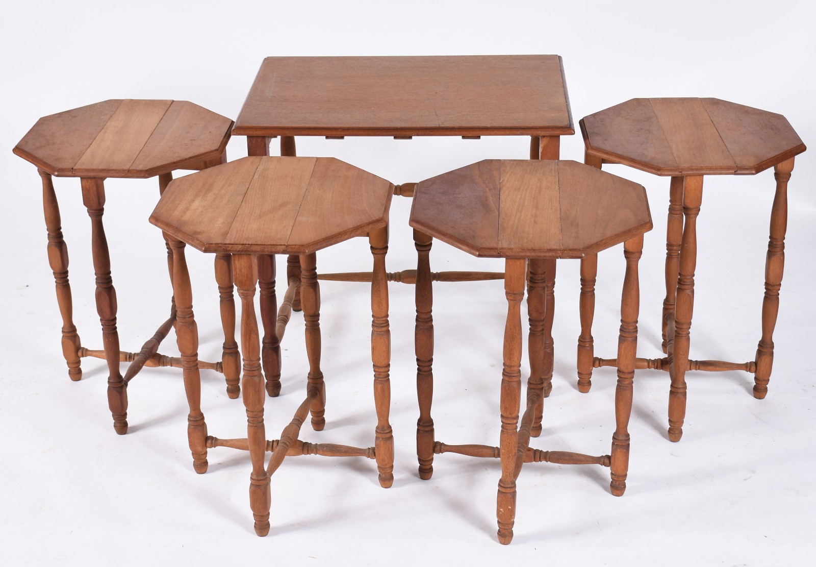 Mesa ninho de madeira nobre feitio retangular, com 4 peças... - foto 4 de 5