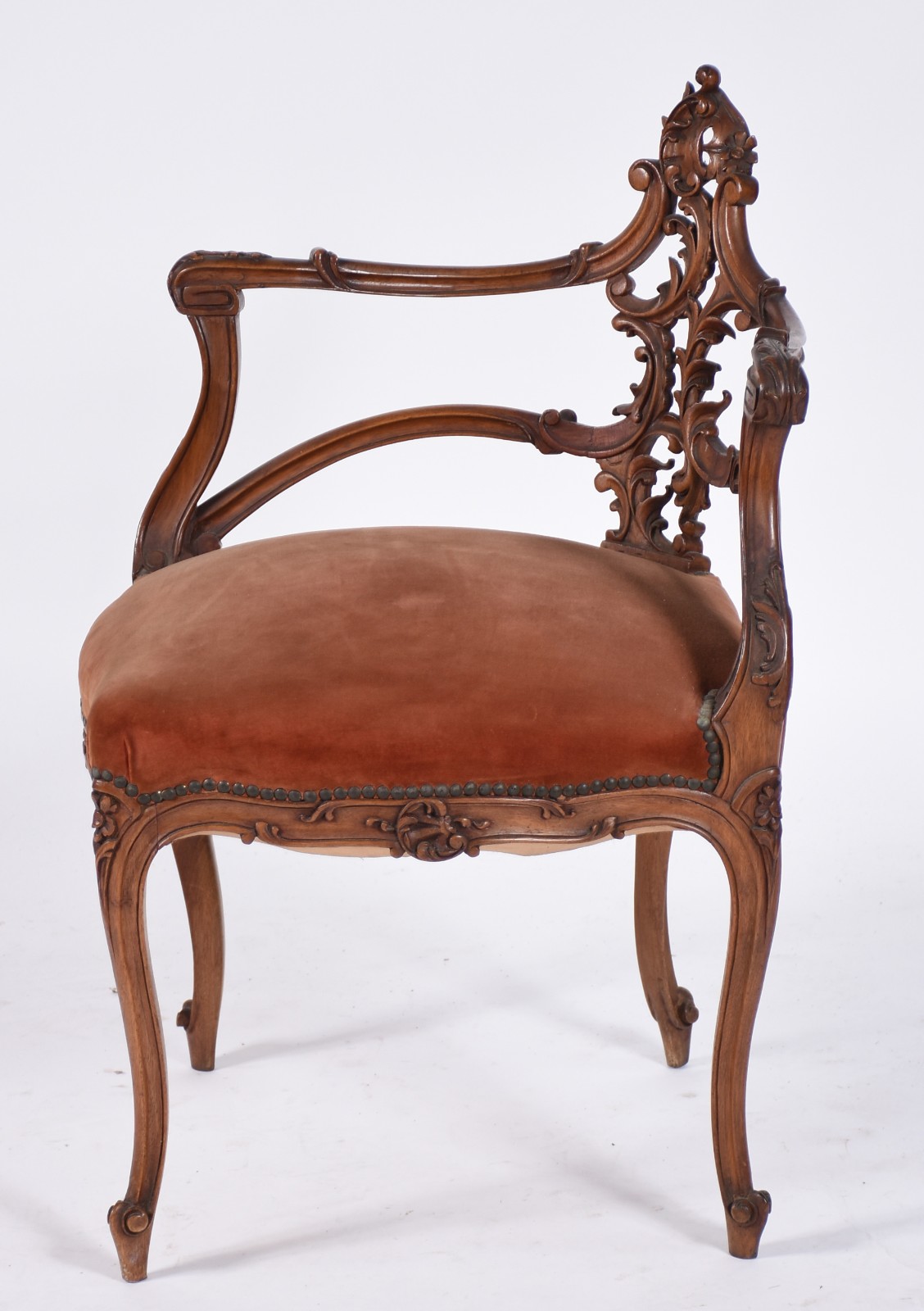Elegante cadeira de canto de madeira nobre, assento estofado e... - foto 2 de 4