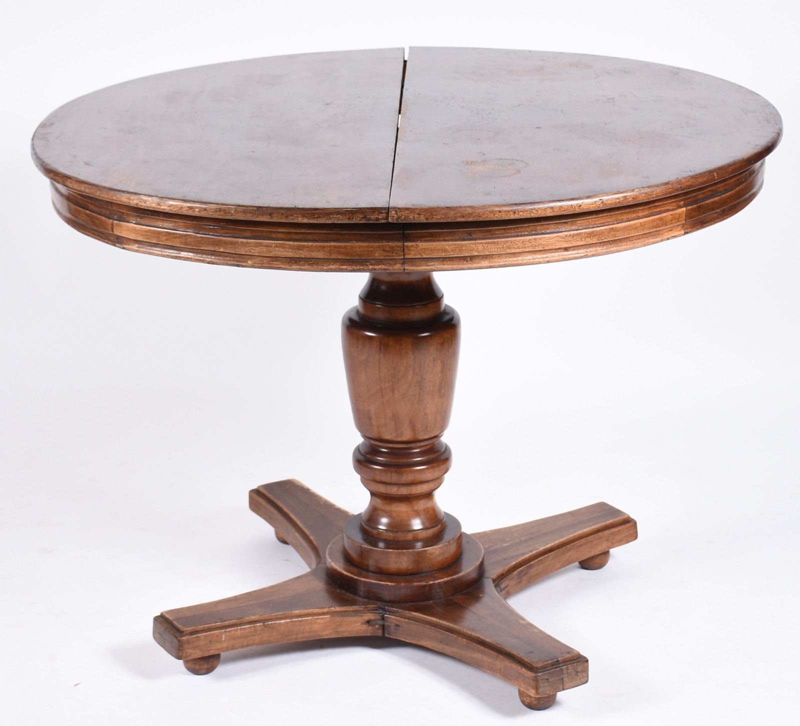 Mesa de jantar de madeira nobre, uma tábua extensora, apoio em coluna... - foto 1 de 5