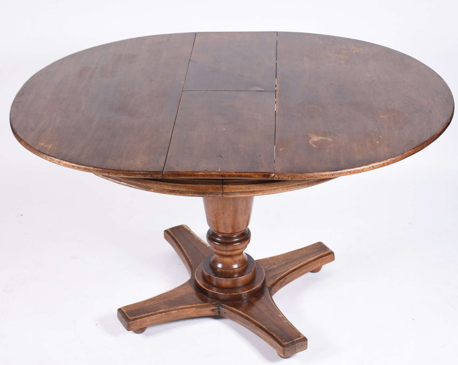 Mesa de jantar de madeira nobre, uma tábua extensora, apoio em coluna... - foto 4 de 5