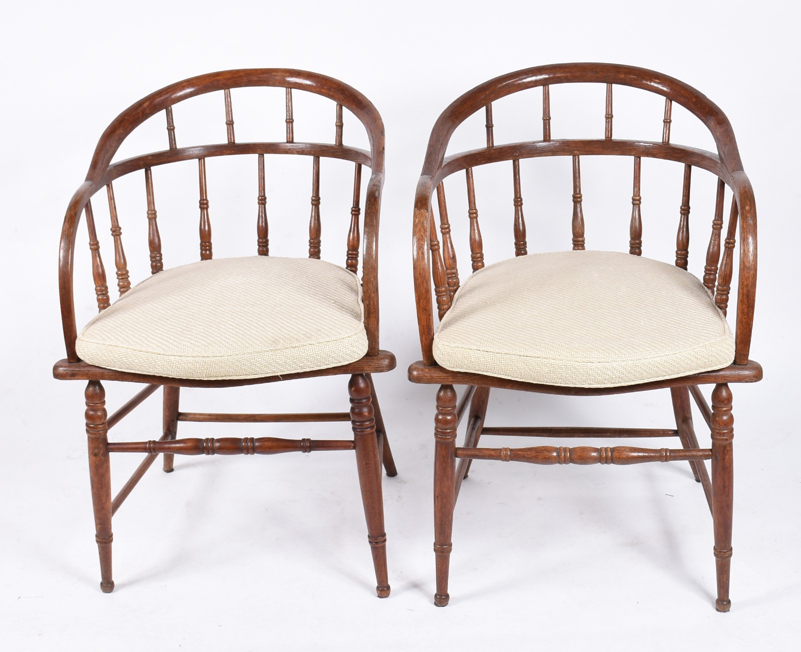 Par de cadeiras de madeira nobre, estilo country, varetas torneadas. - foto 3 de 6