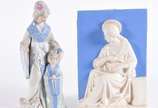 Duas peças de porcelana, sendo: grupo escultóri... - Duas peças de porcelana, sendo: grupo escultórico espanhol "Capo di Angelo" representando gueixa com criança e placa sacra com figura de Santa e...