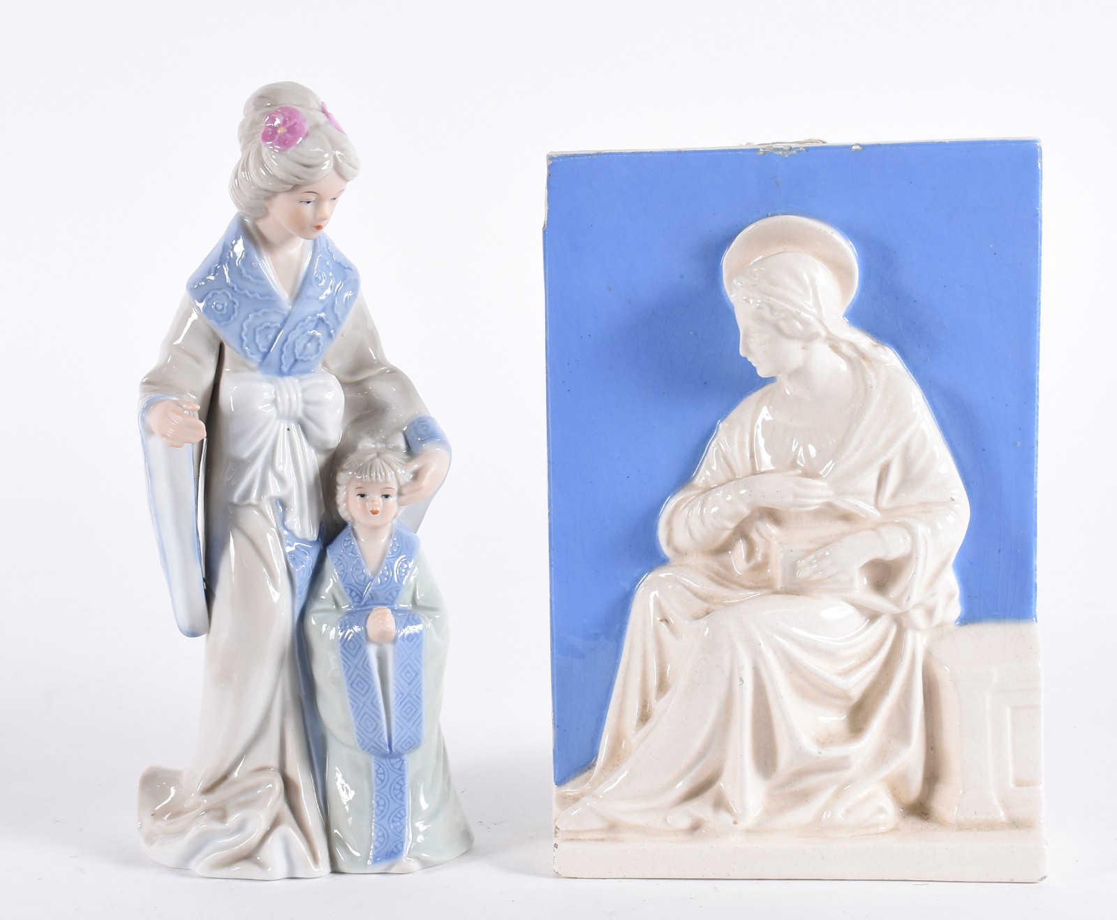 Duas peças de porcelana, sendo: grupo escultórico espanhol "Capo di... - foto 2 de 8