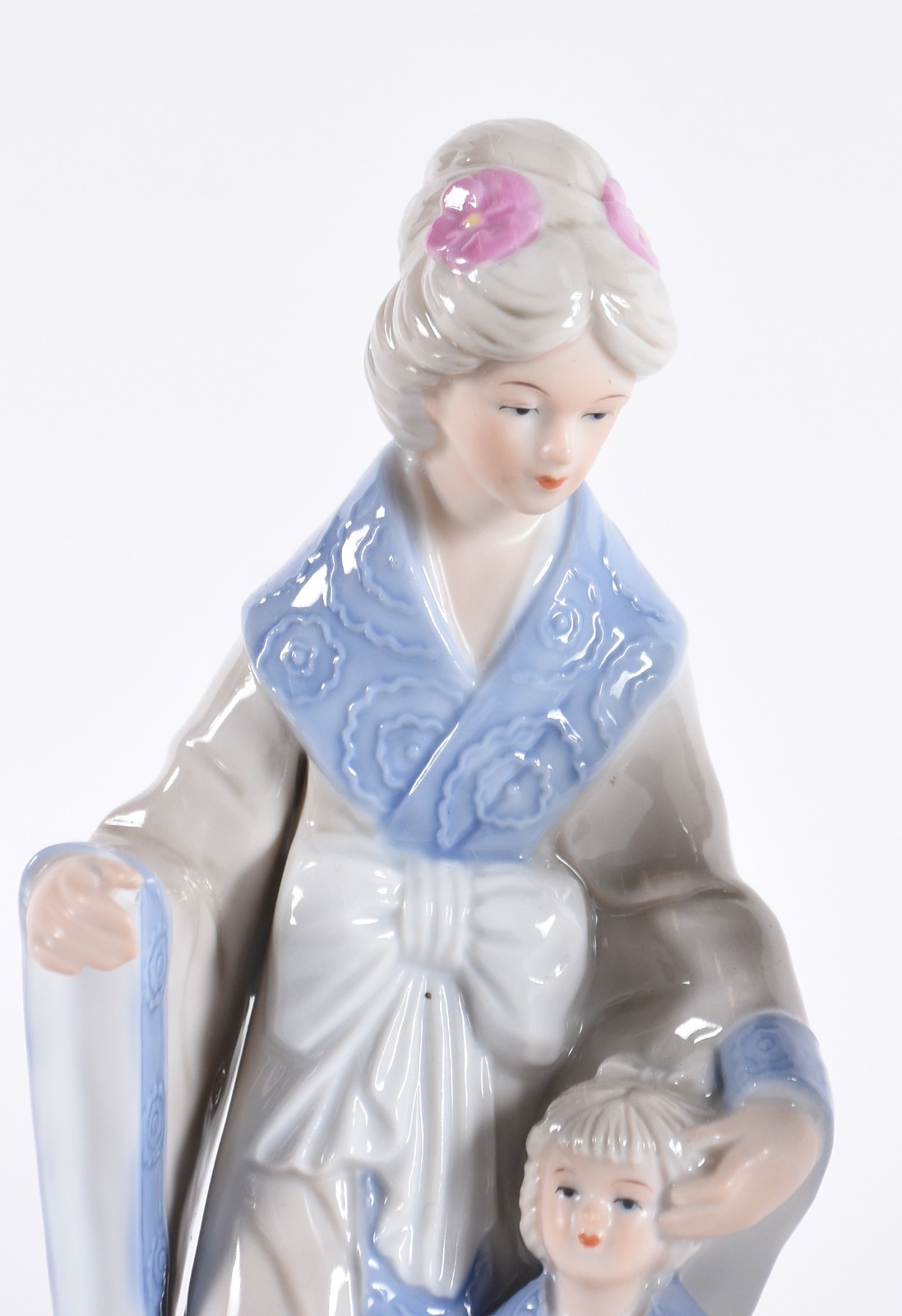Duas peças de porcelana, sendo: grupo escultórico espanhol "Capo di... - foto 5 de 8